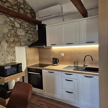 Rooftop Lucylu Daire